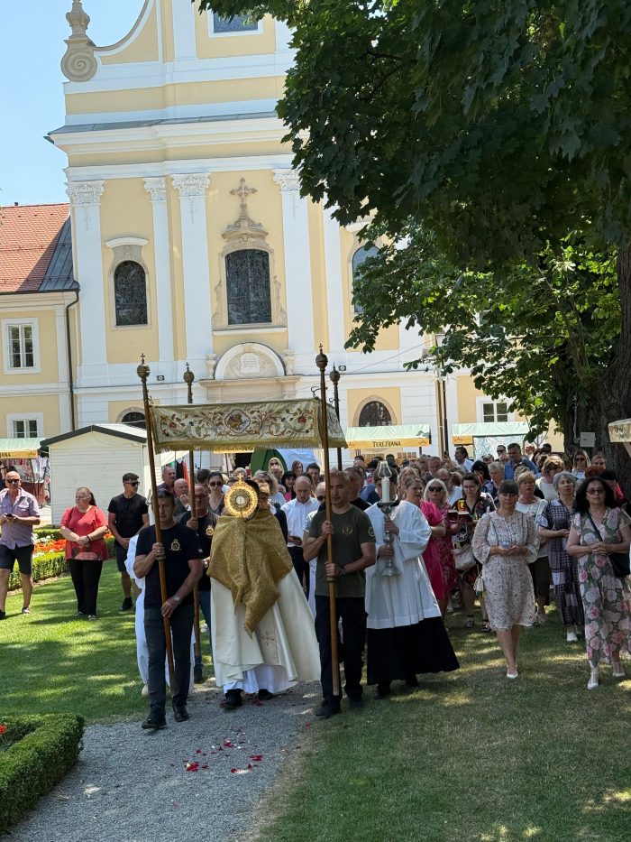 PHOTO-2025-06-19-17-20-00 4